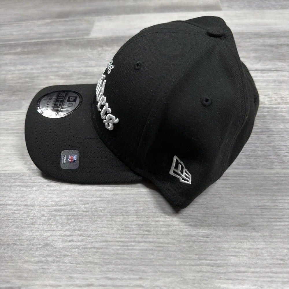 New Era 39Thirty Las Vegas Raiders Gothic Script L/XL‎ Black Flex Fit Hat NWT